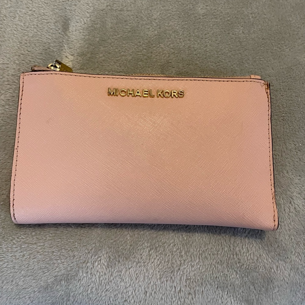 Pink Micheal Kors wallet!!